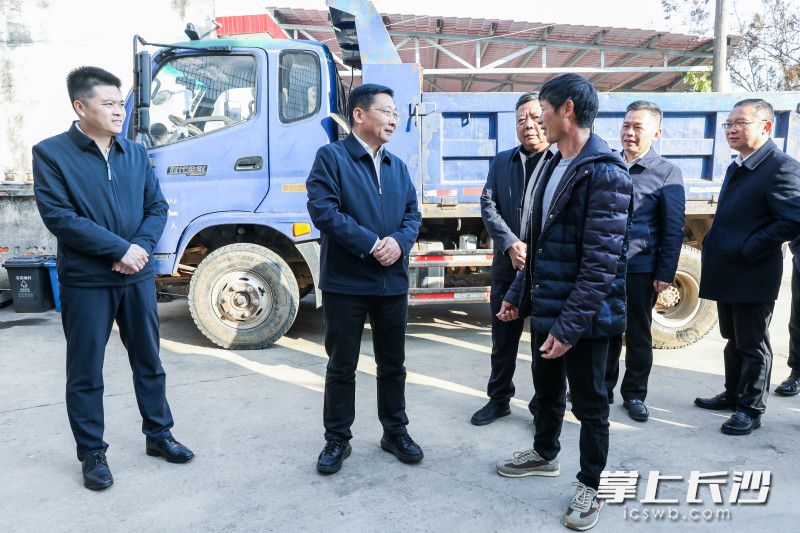 12月27日，市委副书记、代市长陈博彰调研绿心地区规划建设并入户走访村民，了解村民建房有关情况。