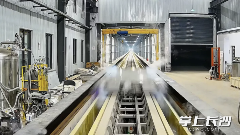 国防科技大学磁浮团队开展磁悬浮实验。国防科技大学 供图