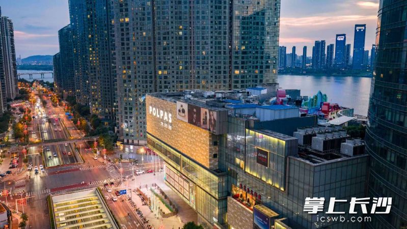 北辰滨江商圈年客流量已突破1600万人次。长沙晚报全媒体记者 李卓 摄