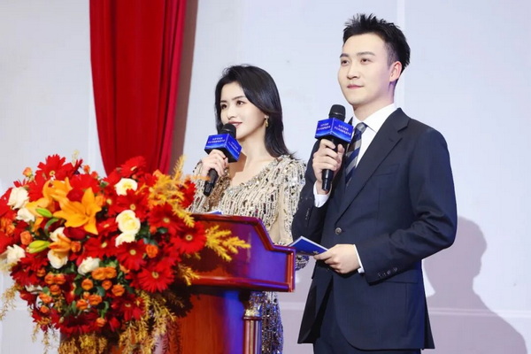 本次大会由兰馨、彭程主持。 本次大会由兰馨、彭程主持。