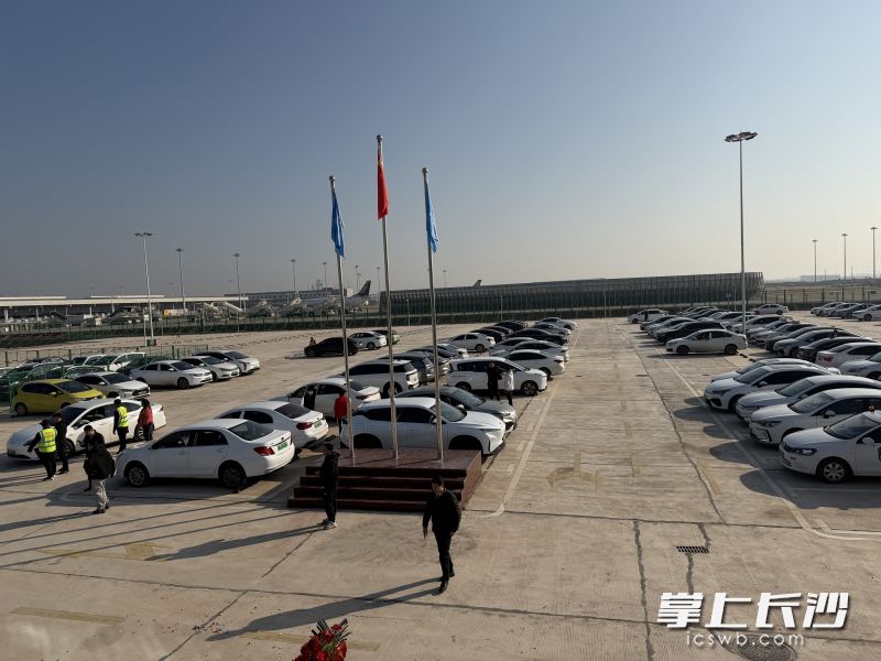 12月28日，长沙机场网约车蓄车场启用试运行。 均为长沙晚报全媒体记者 吴鑫矾 通讯员 黄柳 谭芳 摄