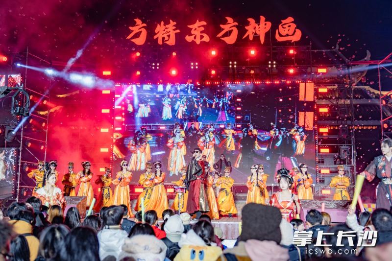 国潮电音节狂欢。