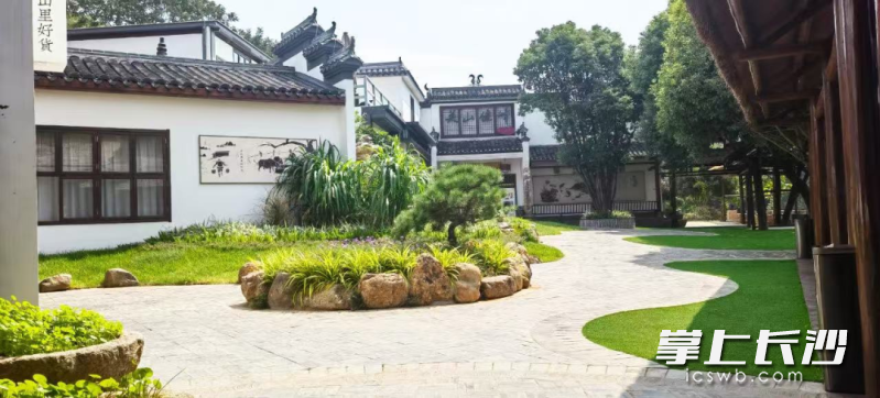 关山健峰农庄。