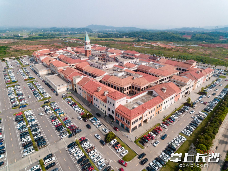 长沙九龙仓·时代奥特莱斯成为购物者的佳选之地。