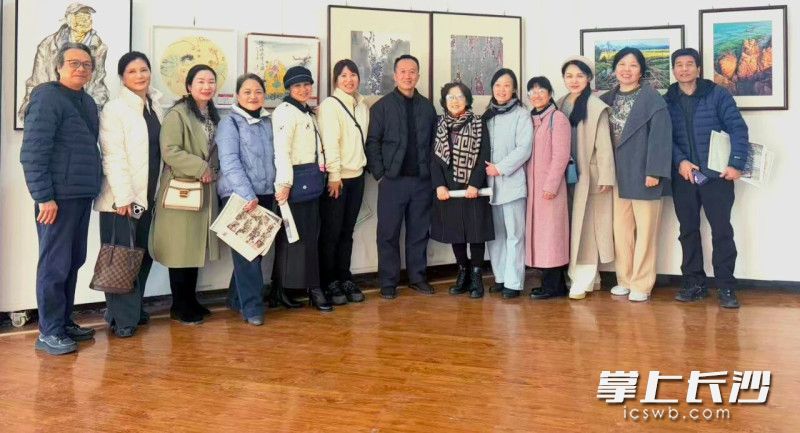 油画、国画、水彩、版画等多个门类的艺术作品吸引了众多艺术工作者。