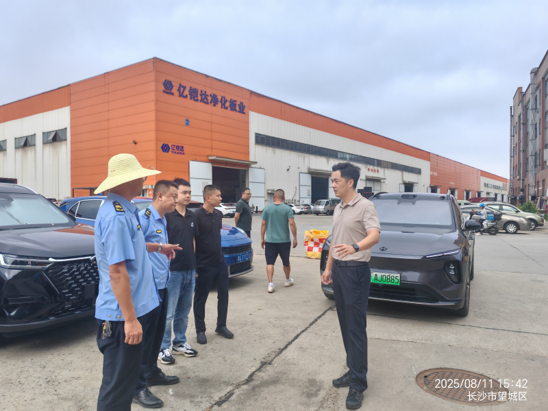 白沙洲街道党工委书记舒鸥到高星物流园300亩现场检查督导拆违工作