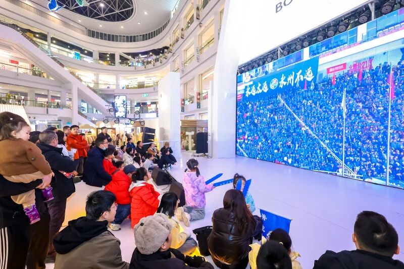 砂之船(长沙)奥莱的观赛现场座无虚席。 砂之船(长沙)奥莱的观赛现场座无虚席。