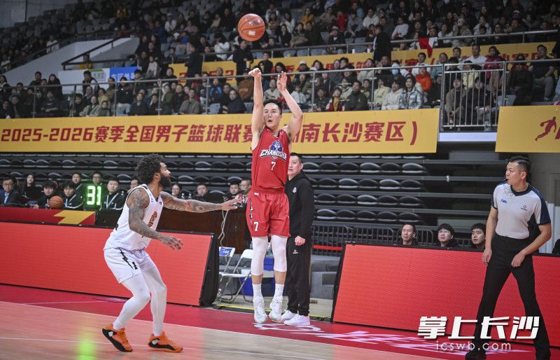 长沙勇胜外线三分。 均为长沙晚报全媒体记者余劭劼摄