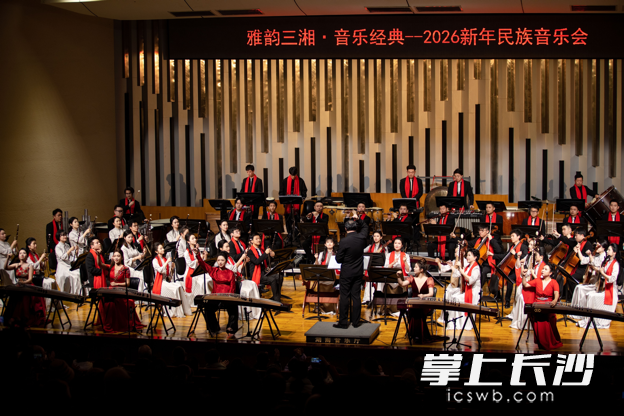 二胡等民乐演奏。