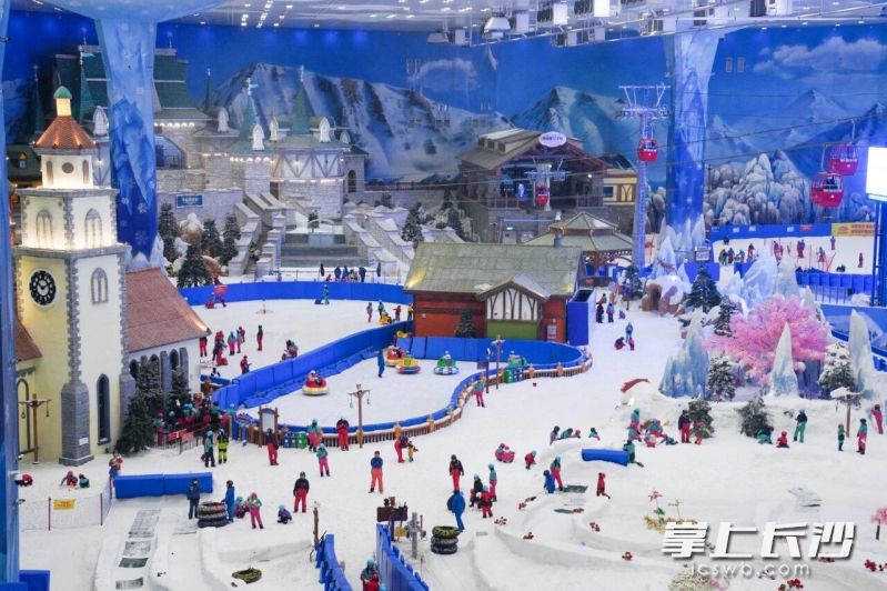 湘江冰雪世界游客盈门。均为景区 供图