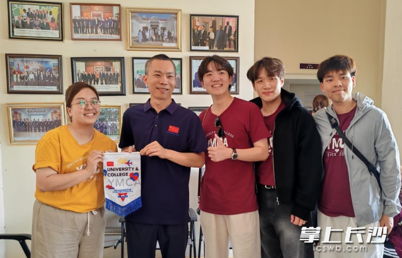 学子们深深感受到传统中医药文化的智慧与温度。