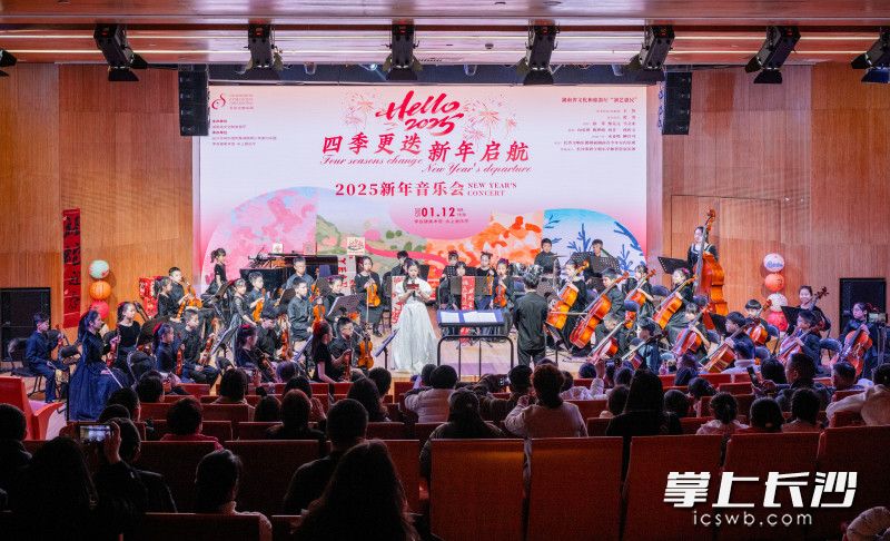惠民演出。均为李自健美术馆供图