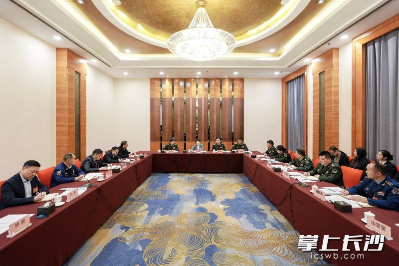 解放军和武警部队代表团会场。