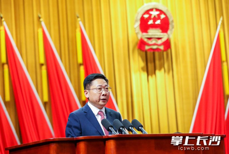 新当选的市人民政府市长陈博彰发表讲话。 长沙晚报全媒体记者 董阳 摄