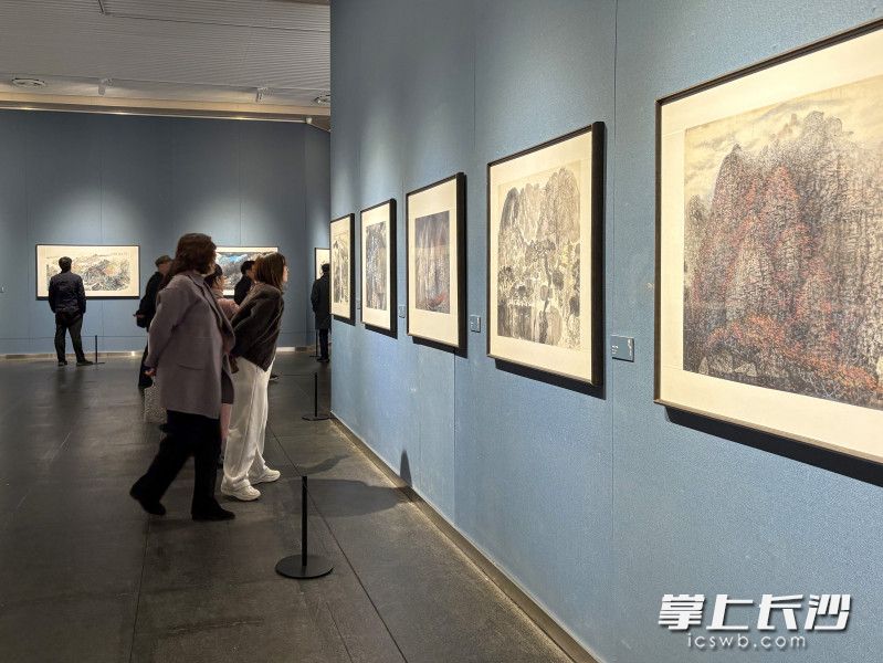 本次展览共展出刘左钧先生各时期代表作95幅。 本次展览共展出刘左钧先生各时期代表作95幅。