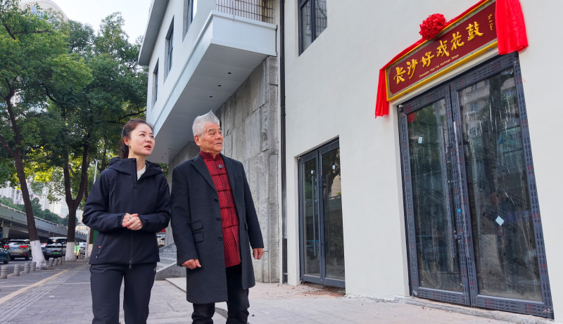 曹汝龙对改造后的特色文化空间赞不绝口。