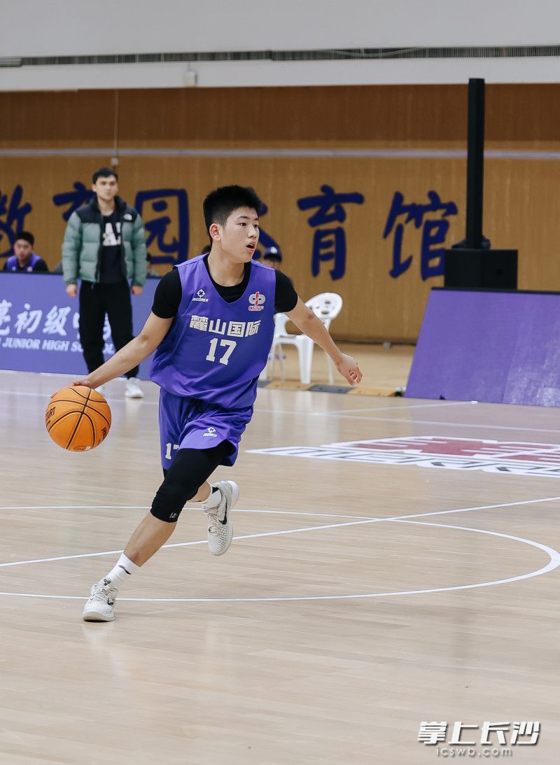 麓山国际堪称本届比赛的一匹“黑马”。 麓山国际堪称本届比赛的一匹“黑马”。