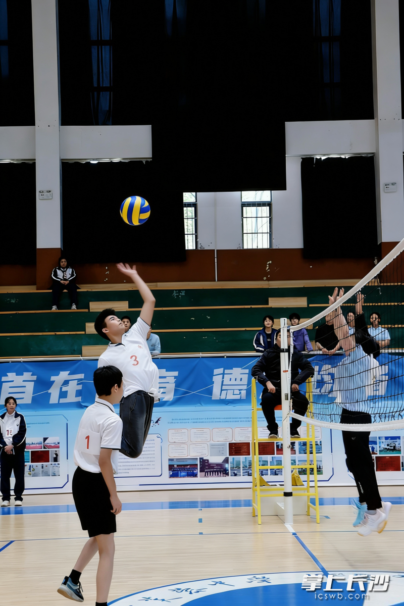 昨日下午，芙蓉区中小学班级“三大球”联赛总决赛落幕，超60支班级代表队、千余名学子从校级初赛中脱颖而出。长沙晚报通讯员 黄罗 摄