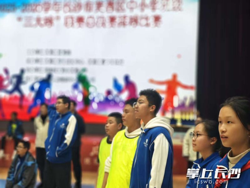 为同学来加油的啦啦队。