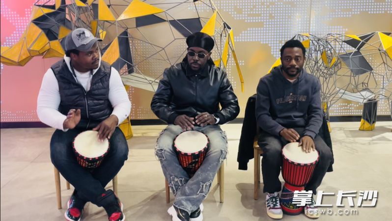 非洲表演者们。