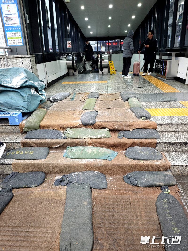 全力保障市民旅客出行安全。