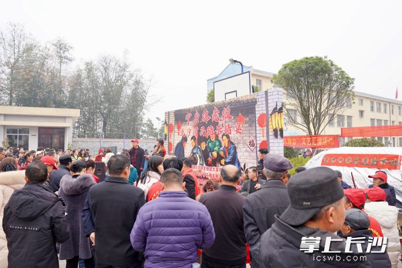 “流沙河土花猪助农狂欢节”火热启幕。