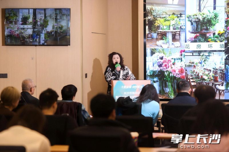 决赛现场,从初赛30强中角逐出的15组青年创业团队,展开了为期一天的“15分钟陈述+5分钟答辩”高强度路演。 决赛现场,从初赛30强中角逐出的15组青年创业团队,展开了为期一天的“15分钟陈述+5分钟答辩”高强度路演。