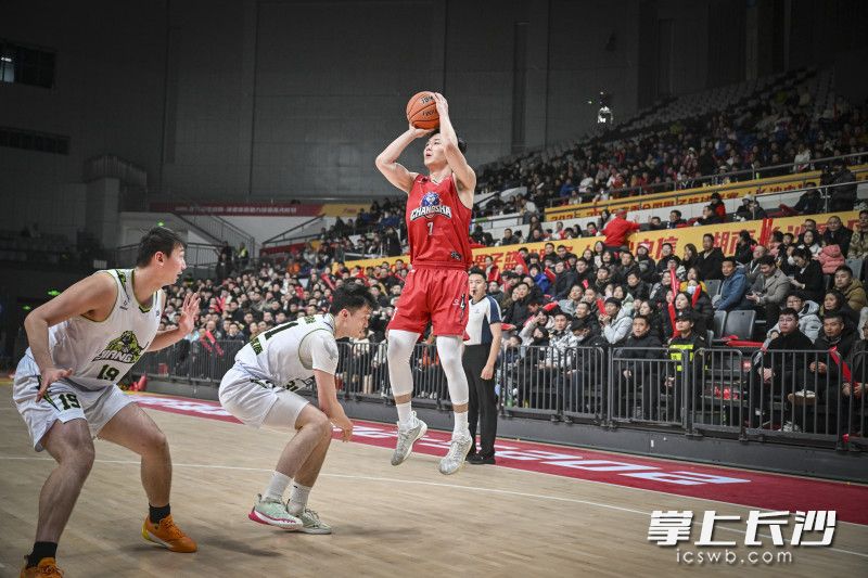 刘剑阁急停跳投。