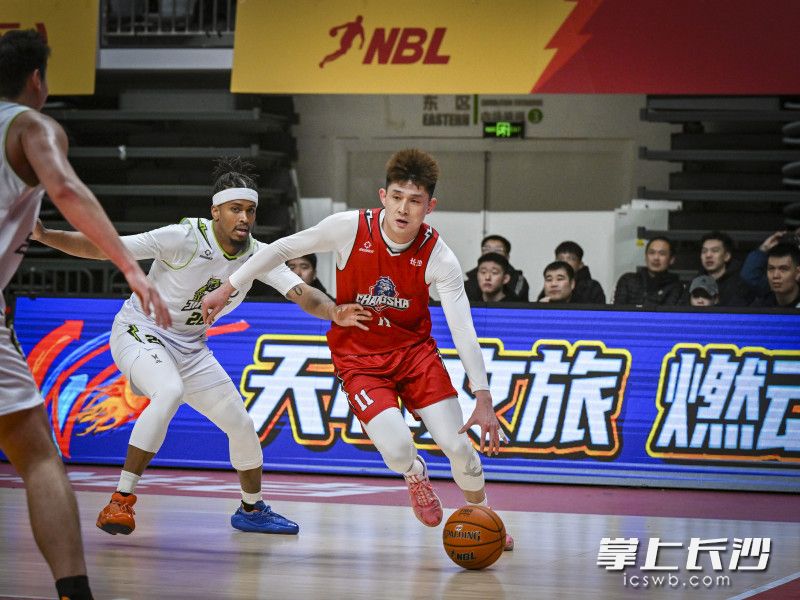 刘佳鑫突破。 均为长沙晚报全媒体记者余劭劼摄