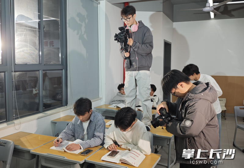 短剧拍摄现场。长沙晚报通讯员 高妍 供图 短剧拍摄现场。长沙晚报通讯员 高妍 供图