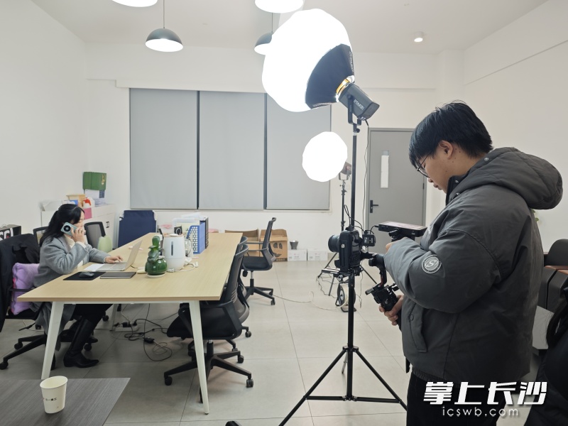 这部校园短剧由三一职院师生自编自导自演。长沙晚报通讯员 高妍 供图 这部校园短剧由三一职院师生自编自导自演。长沙晚报通讯员 高妍 供图