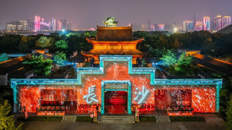 古老的长沙，现代的长沙，都融入一副副春联中。图片来源于长沙数字化城市形象资源共享平台 肖克 摄