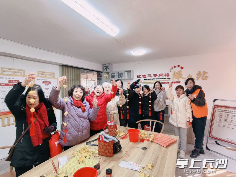 丰富的活动生动描绘出“老有颐养、邻有温情、社区有爱”的幸福图景。 均为长沙晚报通讯员曹立摄