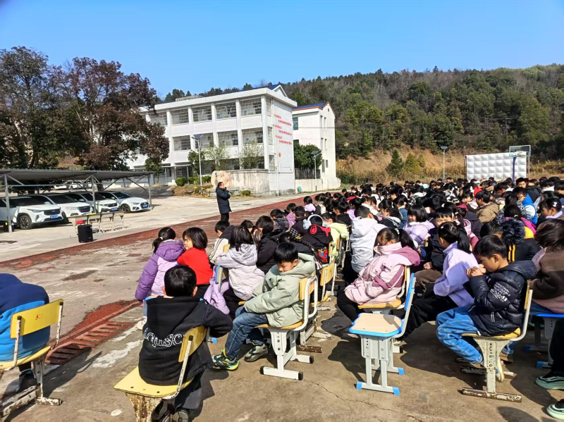 宁乡市灰汤镇开展禁毒思政课进校园活动。通讯员供图