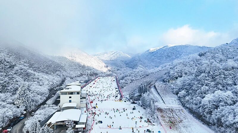 大围山依托冰雪资源推出滑雪、研学等项目，打造冬季旅游新热点。大围山国家森林公园供图