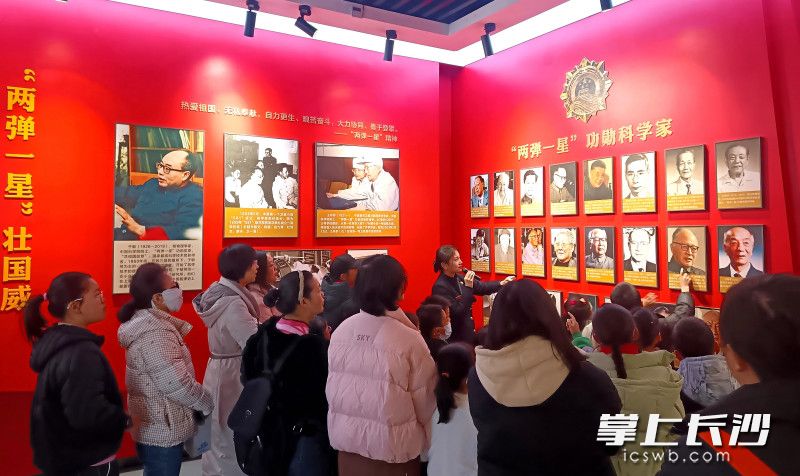 “科技启航 文化寻根”亲子教育活动现场。均为长沙晚报全媒体记者 贺文兵 摄