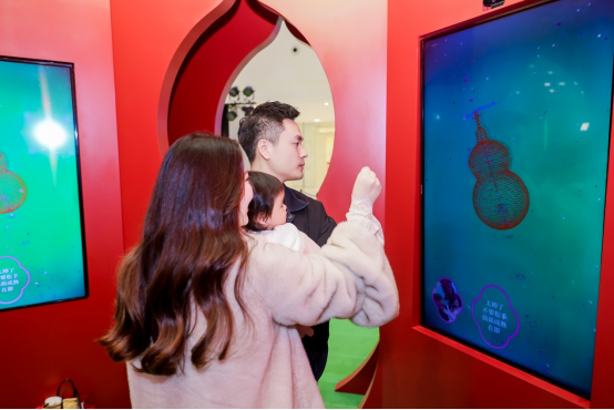 市民通过《无限福禄》作品实现互动祈福。均为通讯员供图