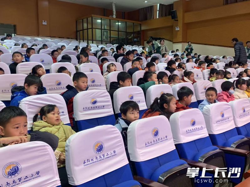 26日，由望城区总工会等部门联合主办的职工子女寒假爱心托管班正式开班。图片均由长沙晚报全媒体记者 邓艳红 摄