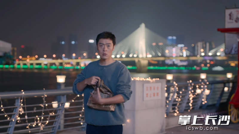 《改邪归正》片段中的长沙取景地——兴联路大桥。 《改邪归正》片段中的长沙取景地——兴联路大桥。