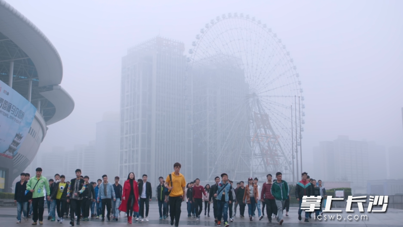 《改邪归正》片段中的长沙取景——贺龙体育场