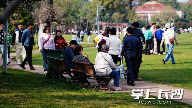 阳光短暂露脸后，风雨又要登场。  长沙晚报全媒体记者 舒元臻 摄