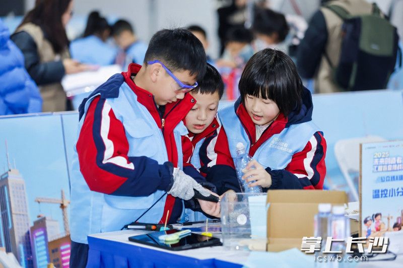 2025未来创造者工程盲盒挑战活动现场。 均为长沙晚报通讯员褚维坊供图 2025未来创造者工程盲盒挑战活动现场。 均为长沙晚报通讯员褚维坊供图