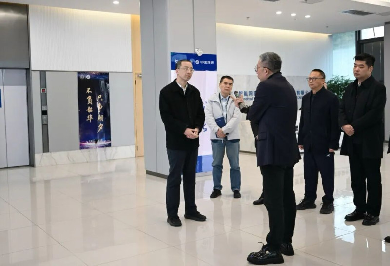 在国家智能网联汽车质量检验检测中心(湖南)了解智能网联基础设施配套、企业出海、发展规划等情况。均为 湘江早报全媒体记者 张圣贺 摄 在国家智能网联汽车质量检验检测中心(湖南)了解智能网联基础设施配套、企业出海、发展规划等情况。均为 湘江早报全媒体记者 张圣贺 摄