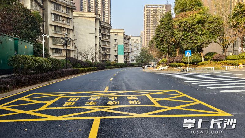 小区地下管网改造完成后，路面已修复一新。 除署名外均为 全媒体记者 周游 摄