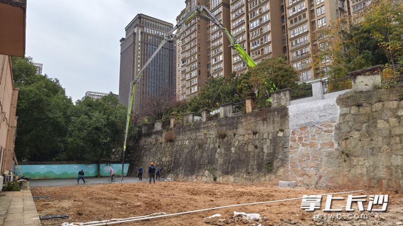 地下管网施工中。 资料图片由浦沅社区供图