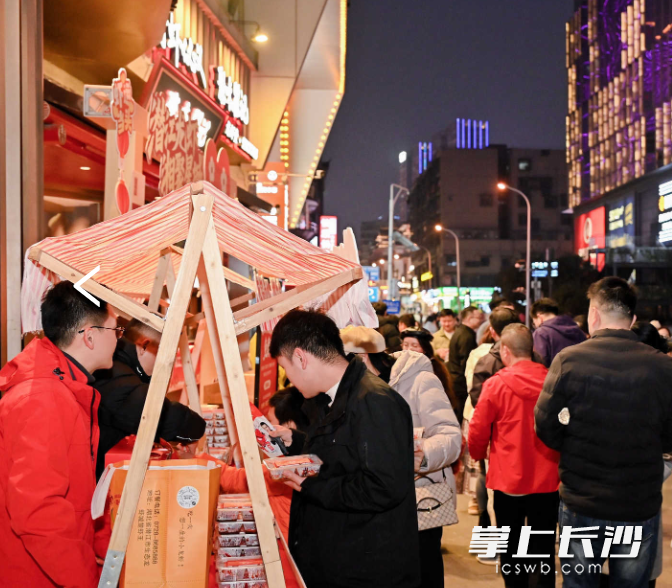 潜江龙虾亮相长沙。 均为主办方供图