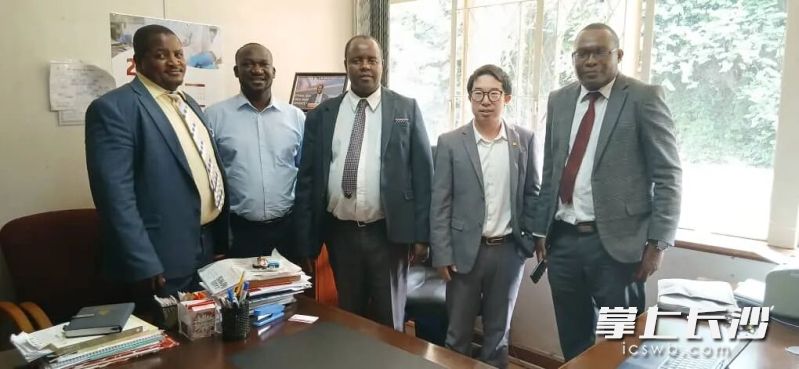 圣湘生物团队在津巴布韦。受访者供图