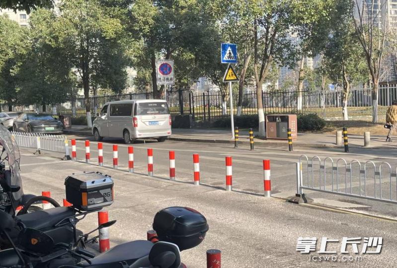 增设护栏杜绝违停。图片均为长沙晚报通讯员 贺嘉俊 提供
