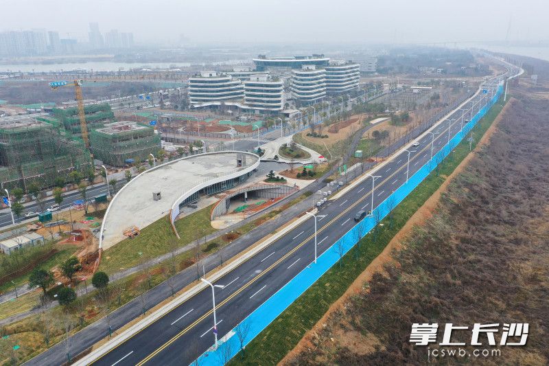 湘江西岸望城段堤防提标暨景观道拓宽改造工程基本建成。 均为长沙晚报全媒体记者王志伟摄