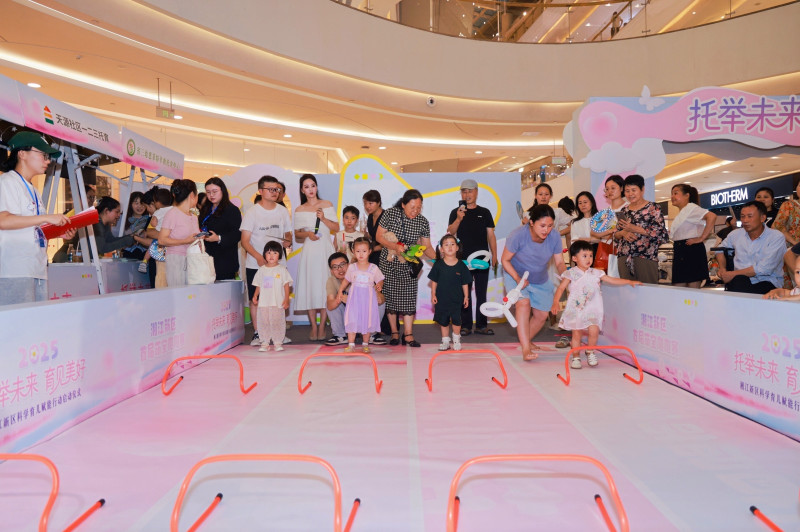 新区组建组建“托育百咖服务团”，开展“托育开放日”“科学育儿进万家”等活动。